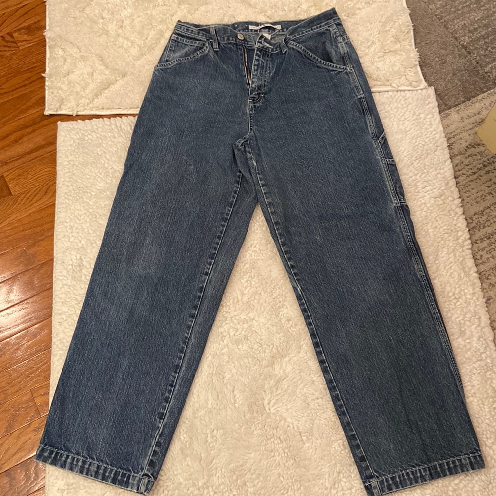 Tommy Hilfiger women’s jeans in size 8. These are in great condition.